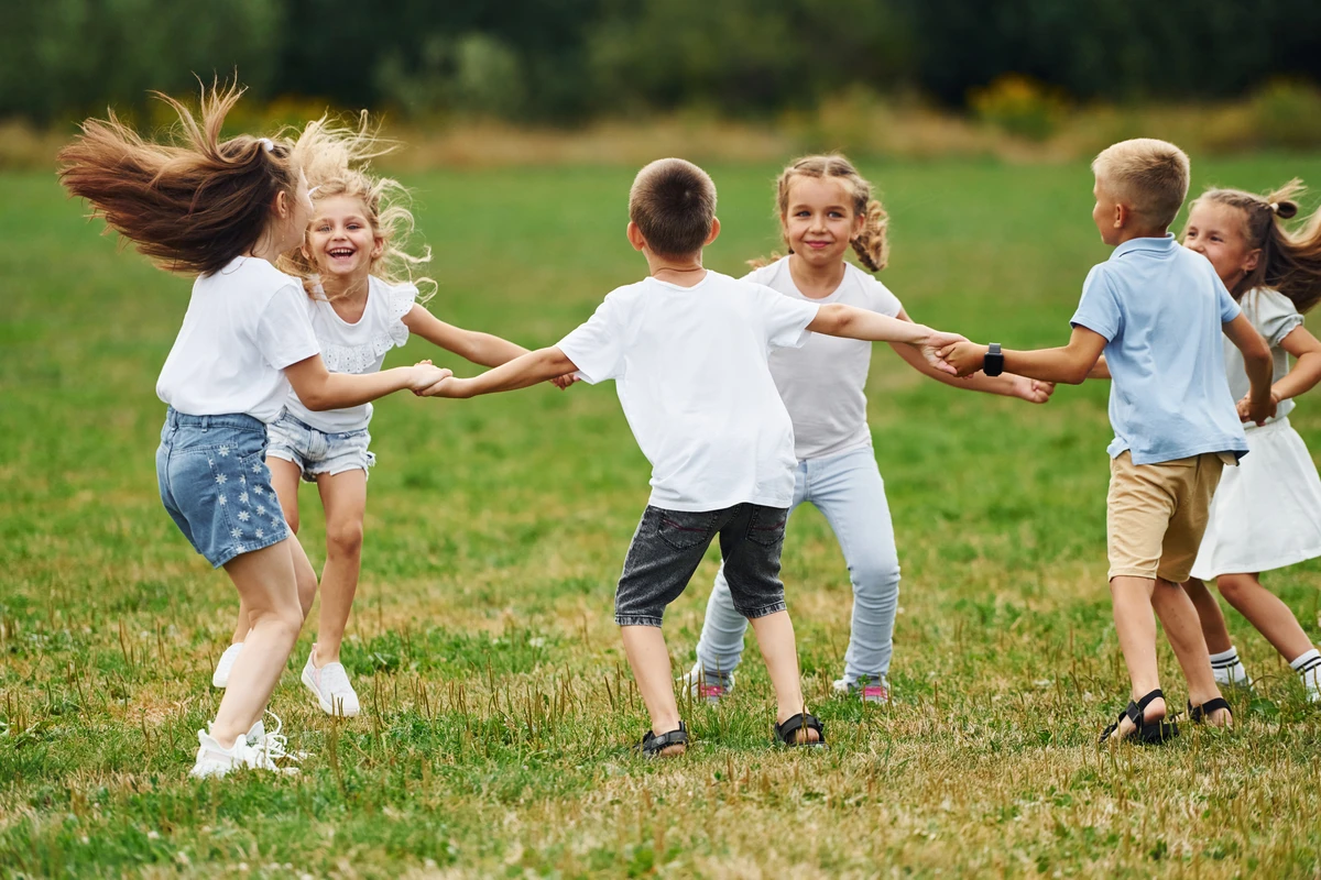 Igre za decu napolju – naših 10 predloga za nezaboravnu letnju zabavu